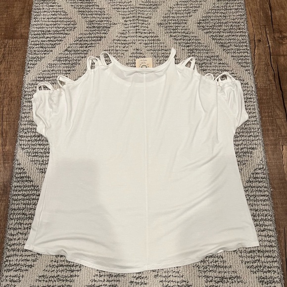 Fantastic Fawn boho western rodeo cut out shoulder sleeves top - Picture 2 of 8